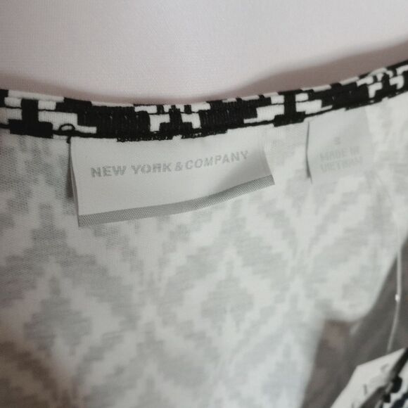 New York & Company Faux Wrap Dress NY & Co Flowy Midi A-Line V-Neck NWT Small - Picture 4 of 4